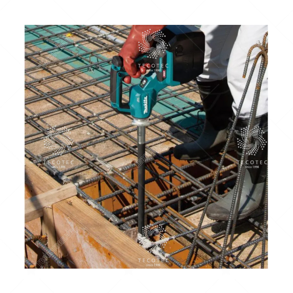 Máy đầm dùi bê tông dùng pin Makita VR001GZ
